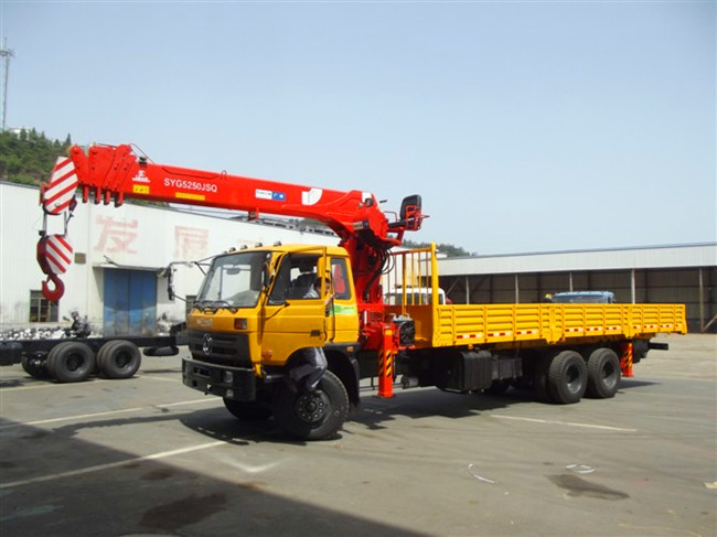 東風153后八輪隨車吊