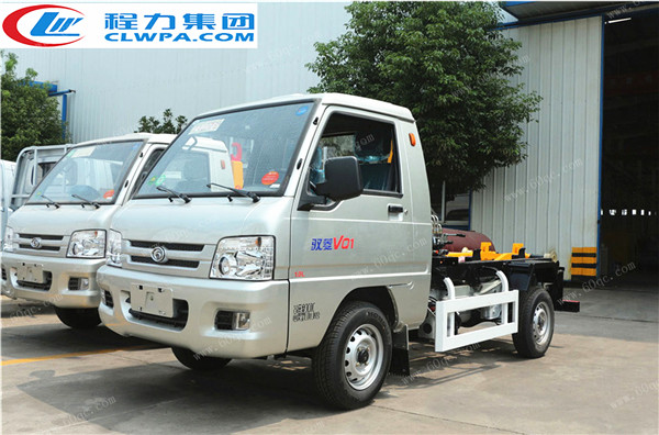 國(guó)五福田馭菱勾臂式垃圾車