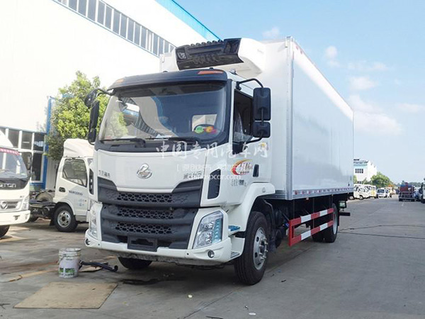柳汽乘龍7.5米貨廂冷藏車