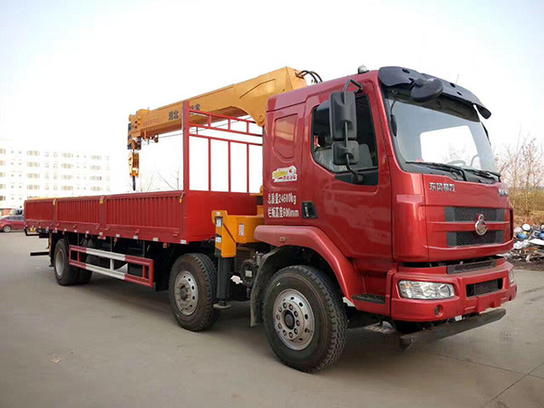 柳汽前四后四8.6米隨車(chē)吊 柳汽前四后四8.6米隨車(chē)吊