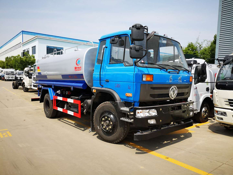 訂購11噸-14噸灑水車謹防底盤配置參數(shù)不同