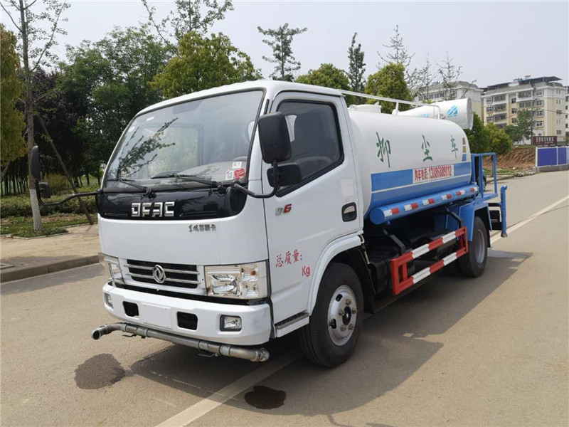 東風(fēng)多利卡藍(lán)牌5方霧炮灑水車發(fā)四川!