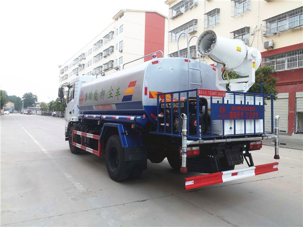 東風D3灑水車帶霧炮 東風D3灑水車帶霧炮