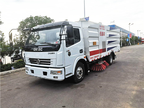 東風多利卡D7掃路車軍工產品發(fā)河北張家口！