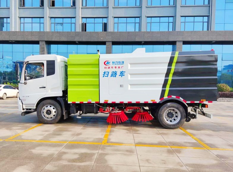 東風(fēng)天錦12方掃路車(chē)