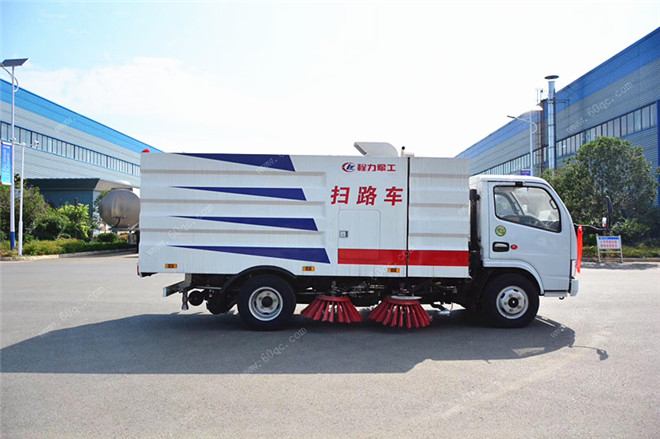東風(fēng)多利卡D6掃路車