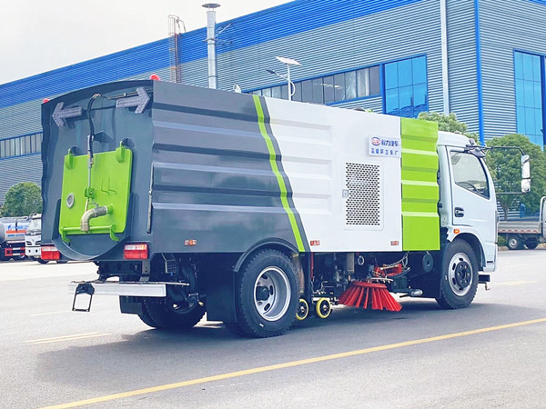 東風(fēng)福瑞卡8方洗掃車(chē) 東風(fēng)福瑞卡8方洗掃車(chē)