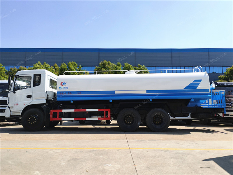 東風新款雙橋灑水車