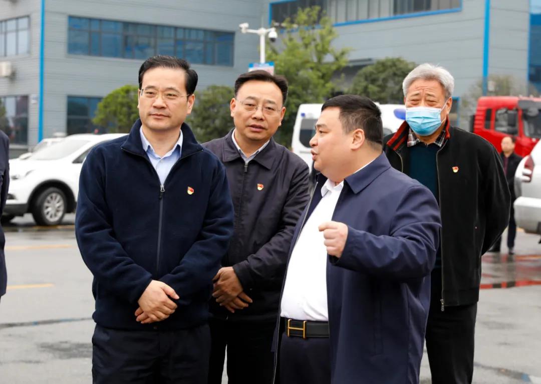 程阿羅，黨委副書記、常務(wù)副總經(jīng)理程國(guó)強(qiáng)，黨委書記何儒安、總經(jīng)辦服務(wù)中心主任張火生